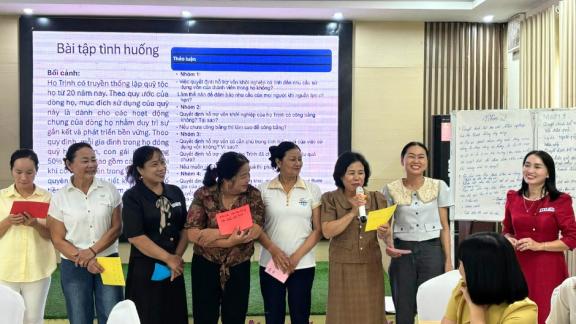 Tập huấn về thẩm tra, giám sát và thực hiện chính sách có trách nhiệm giới tại địa phương.