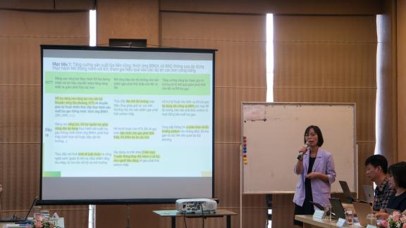 Nguyen Thi Lien, GoRice Project Manager at Oxfam in Vietnam, presented an overview of the GoRice Project and its key objectives