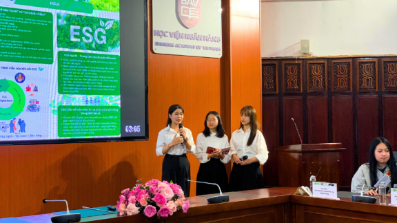 Team HOLA presented their ideas