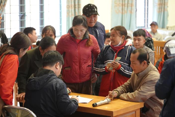 Nearly 1,500 families in Lao Cai receive support to recover from tropical storm Yagi