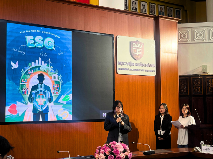 Team ET presented their ideas